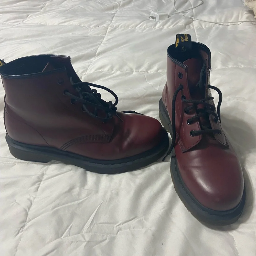 Cherry Doctor Martens, size 8 women’s, 1460 Smooth Leather - Picture 4 of 7
